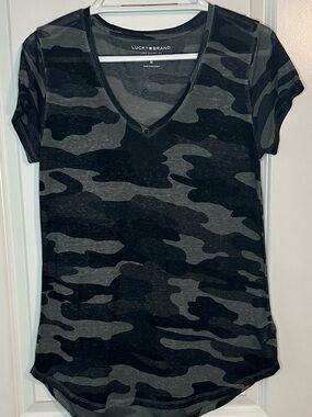 Lucky Brand Black & Gray Camo V-Neck Tee